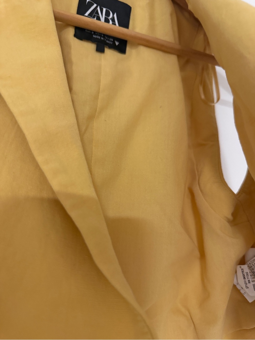 ZARA Mustard Yellow Sleeveless Tie-Front Cropped Vest - Picture 2 of 3